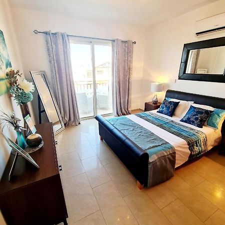 Stunning Apartment C106 With Balcony Looking Over Pool เปเยีย ภายนอก รูปภาพ