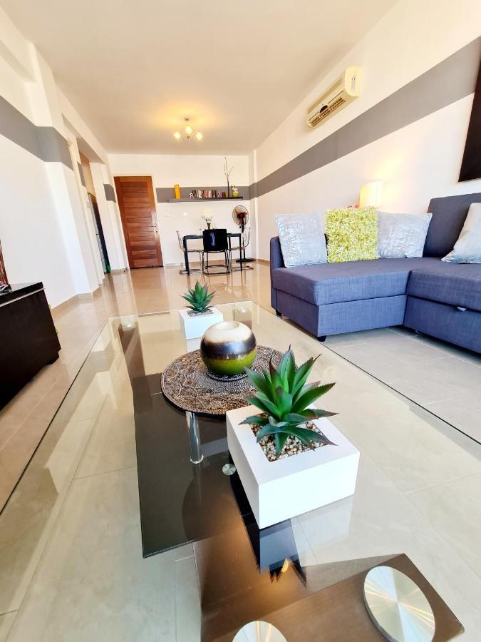Stunning Apartment C106 With Balcony Looking Over Pool เปเยีย ภายนอก รูปภาพ