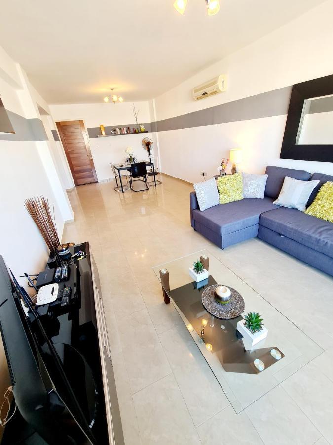 Stunning Apartment C106 With Balcony Looking Over Pool เปเยีย ภายนอก รูปภาพ