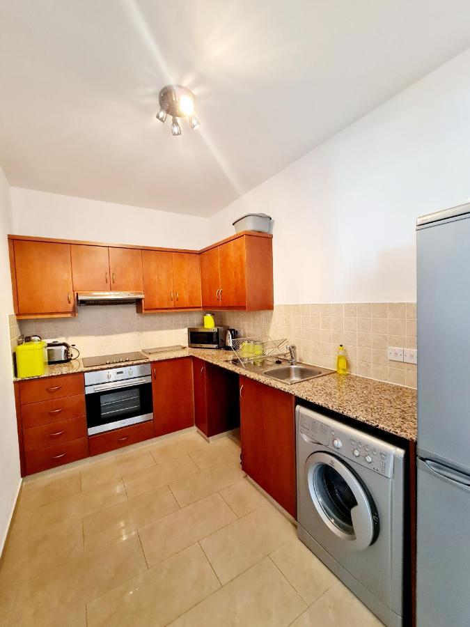 Stunning Apartment C106 With Balcony Looking Over Pool เปเยีย ภายนอก รูปภาพ