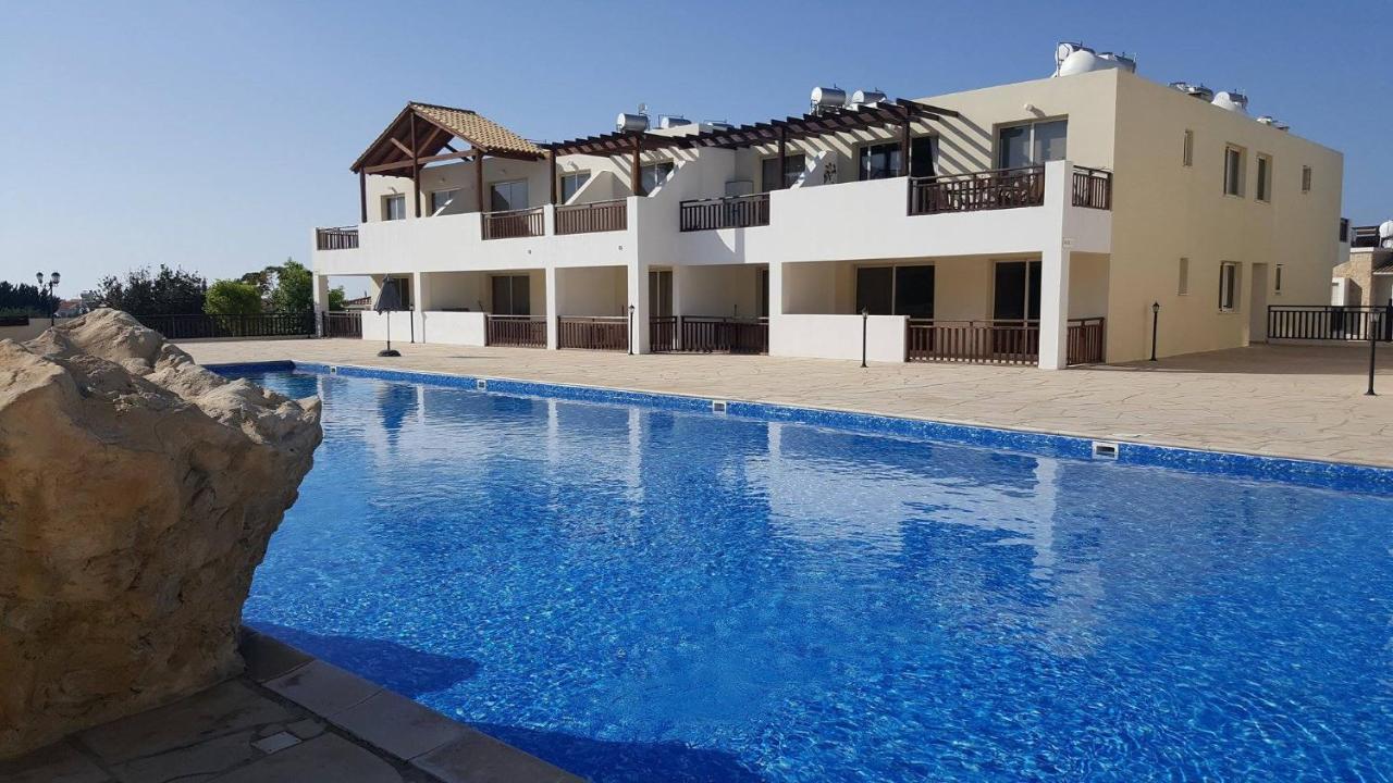Stunning Apartment C106 With Balcony Looking Over Pool เปเยีย ภายนอก รูปภาพ